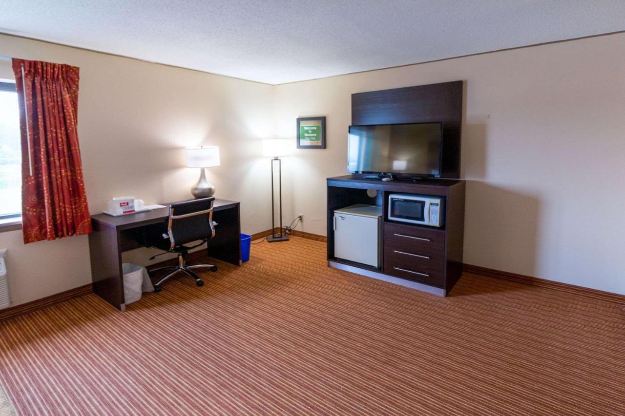 Surestay By Best Western Massena Bagian luar foto
