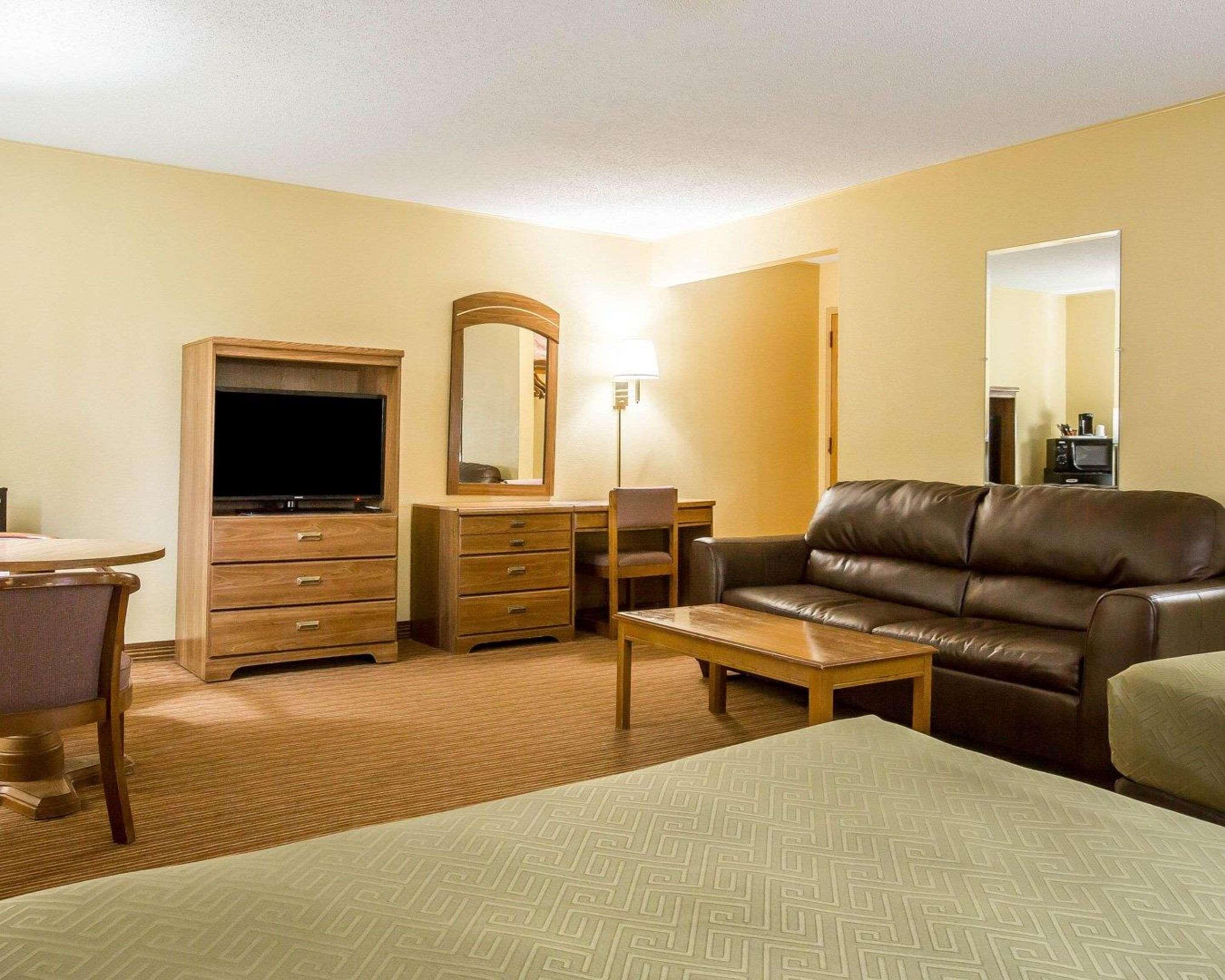 Surestay By Best Western Massena Bagian luar foto